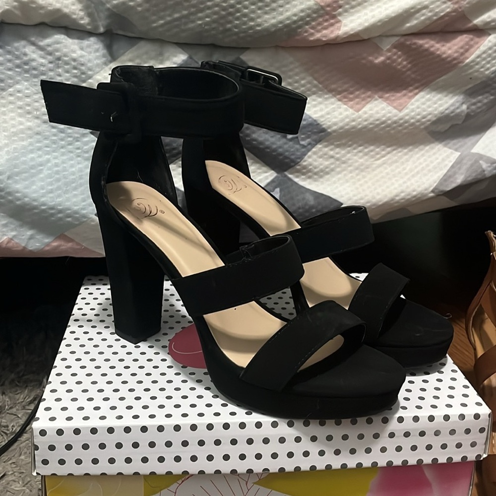 Size: 7.5 black heels
